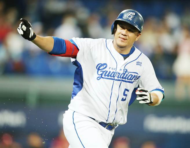 富邦悍将蒋智贤敲出3分炮。（陈怡诚摄）