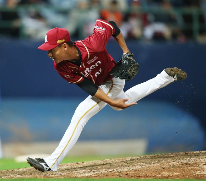 乐天桃猿新秀万昭清中继2局飙4K，表现亮眼。（陈怡诚摄）