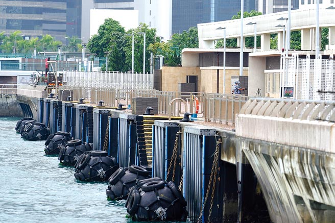 香港中區軍用碼頭9月29日正式移交給中國人民解放軍駐香港部隊管理使用。圖為香港中區軍用碼頭。（中新社）