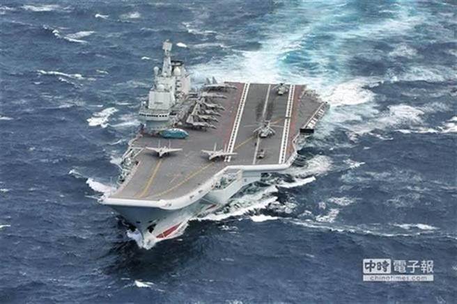 台海开战美国会救吗？港媒惊：2大泡泡都破了。图为解放军航空母舰，示意图。(图/本报系资料照)