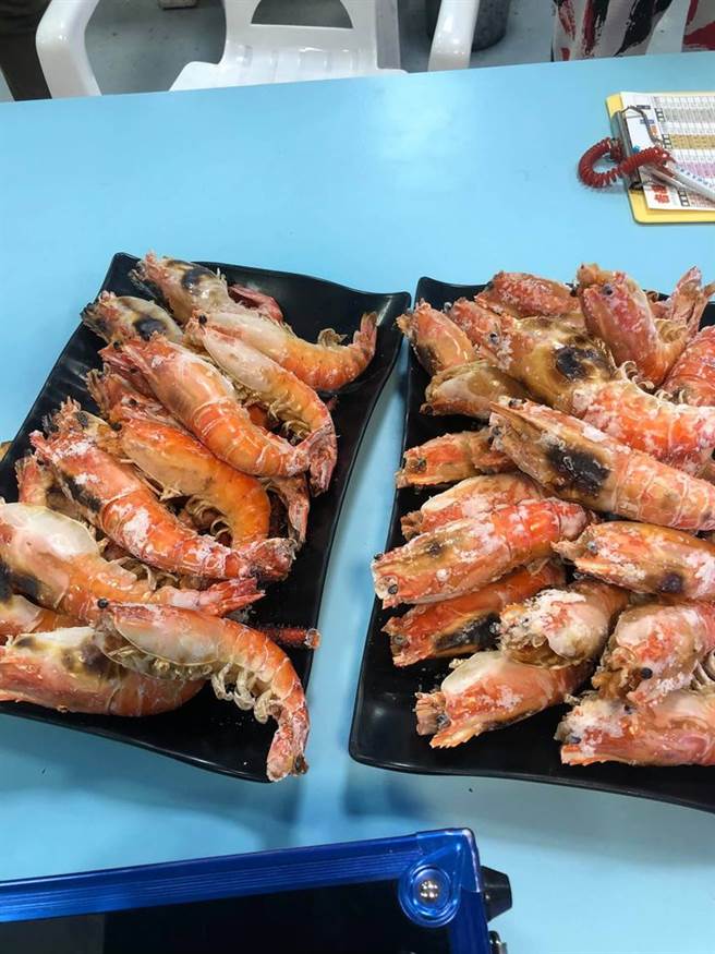 一位民眾参加公司聚餐，老板竟在烤肉时大吐苦水，表示公司亏损惨重，其中员工薪资占了一大主因。让网气炸直呼：集体离职！(摘自爆废公社二馆)
