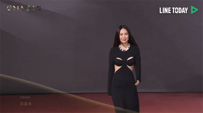 颁奖人孙盛希。（图／翻摄LINE TV）