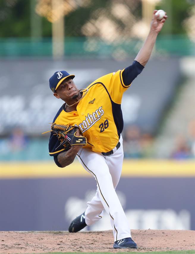 中信兄弟洋投米兰达。（季志翔摄）