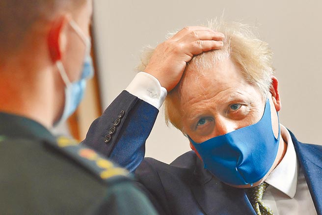 川普之前，全球已有7位国家领导人确诊，幸运的是最后都痊癒。图为曾确诊的英国首相强生。（美联社）