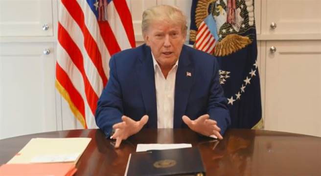 美国总统川普确诊新冠肺炎，并且住进医院治疗，他3日晚间再拍影片透露最新病况，影片中川普面露疲态，脸色明显不佳、发白，但说话语气还算有力，他坦言住院当天感到不适，不过现在已经感觉好多了，他也承认接下来几天才是真正的考验。（图／撷取自川普推特）