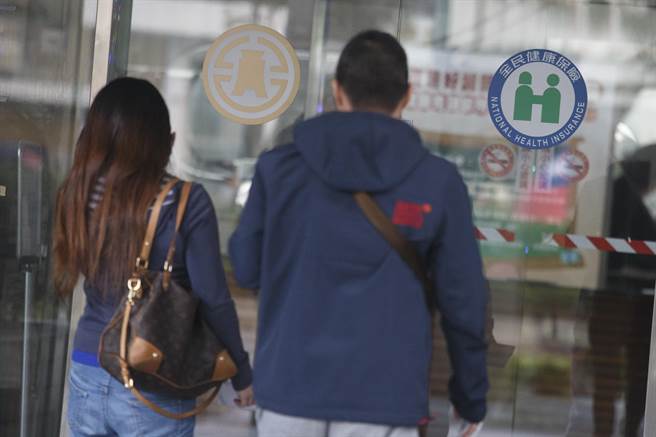 苏一峰认为，面对即将破产的健保祭上涨价政策，不但不公平，更残害了辛苦的医护人员。(中时资料照)