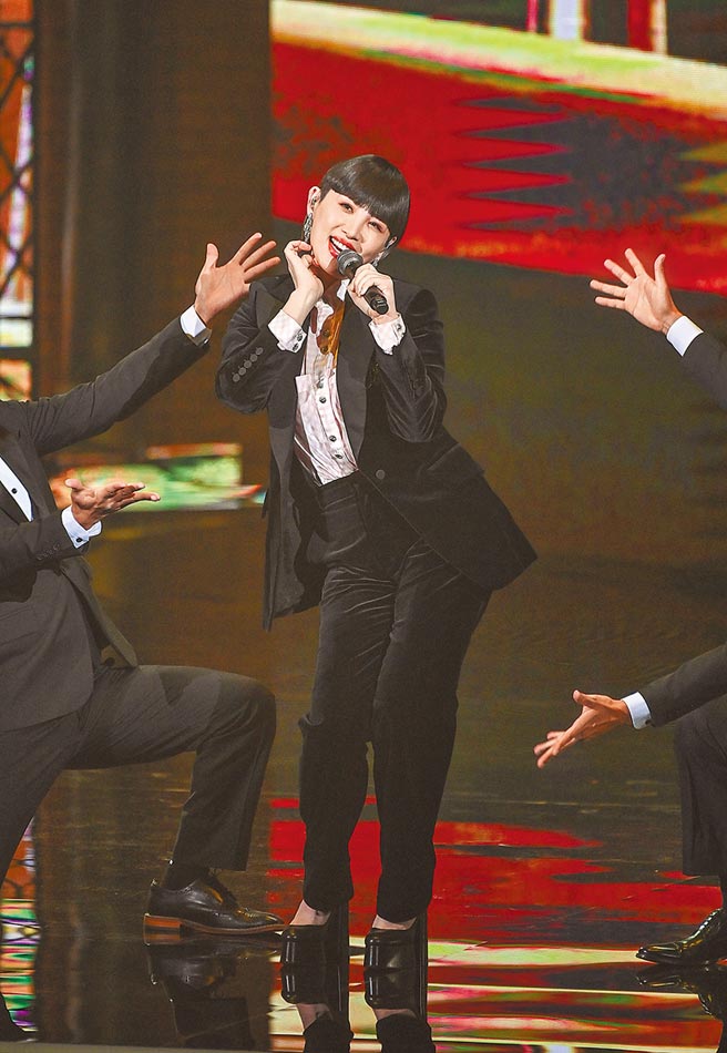 魏如萱昨以亮眼歌舞沸腾全场，网惊呼「行走的CD」。（台视提供）