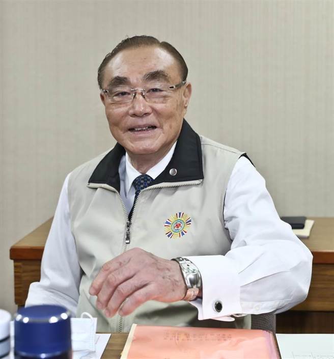 是否恢復徵兵，退輔會主委馮世寬（見圖）表達看法。（劉宗龍攝）