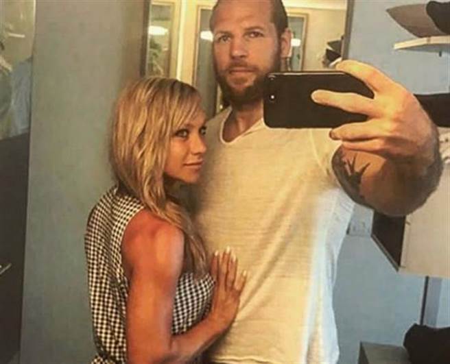 性爱专栏作家玛德莉透露，她的猛男丈夫婚前是「千人斩」，婚后感觉床战很享受。（图／翻摄自IG／madeleychloe）