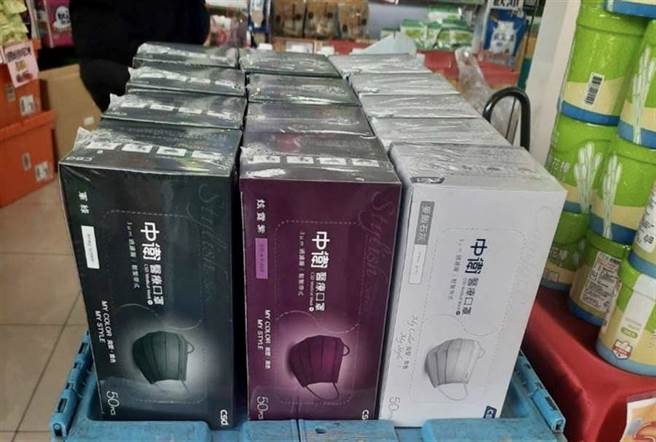 中衛口罩因色彩多樣、品質穩定，一直深受國人喜愛。（示意圖／截自臉書口罩現貨資訊專區）