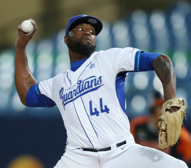 富邦悍将索沙今年就来台，因此已经有居留证。（资料照／陈怡诚摄）