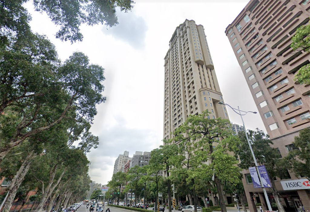 台北市大安區知名豪宅「和平大苑」今年8月成交一戶27樓。(翻攝自Google街景)