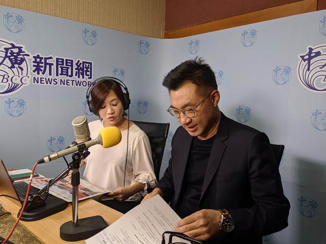 党主席江启臣上午接受中广「千秋万世」王浅秋广播专访。（赵婉淳摄）
