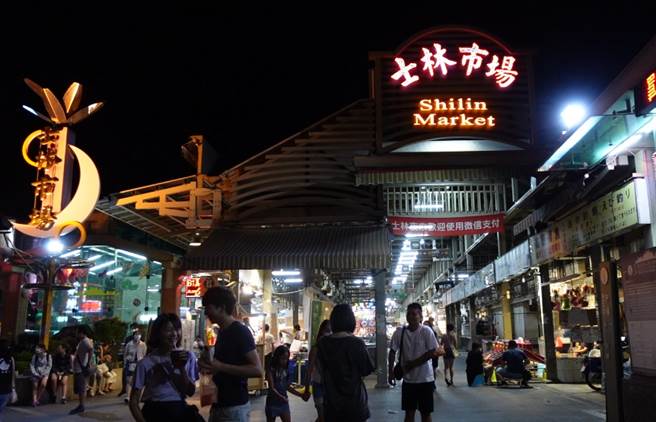 北市士林夜市过去吸引不少外国观光客前来朝圣。(照片/游定刚 拍摄)