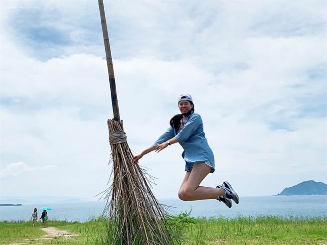 为减轻家中经济负担，黄黛闵从国立大学毕业后，孤身一人在台北打拼赚钱。(图/业者提供)