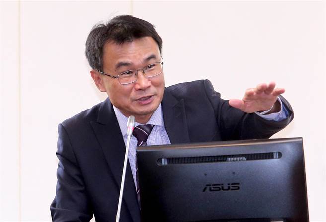 农委会主委陈吉仲今赴立院备询遭质疑，竟爆气拍桌。（本报资料照/黄世麒摄）