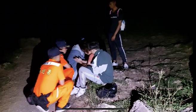 夜遊柴山鬼洞傳詭異哭聲 學生「不怕死」包圍一看急報警(圖/翻攝海巡署)