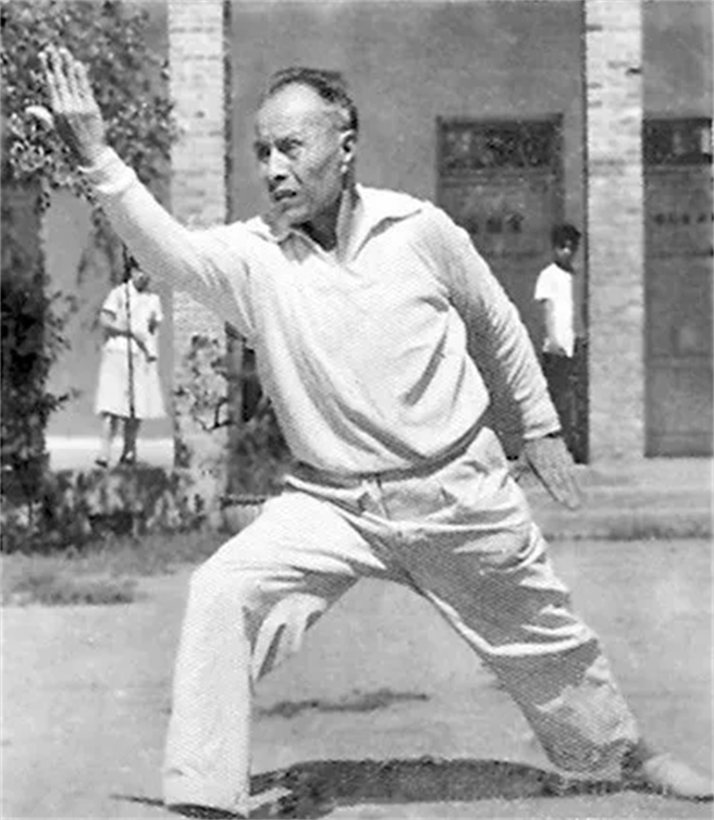 大陆武术名家郑怀贤（图）为周恩来治伤，据说还传授一招擒拿术招式给周恩来，让他握手不会受伤，这种招式对许多政治人物来说非常有用。（图／网路）