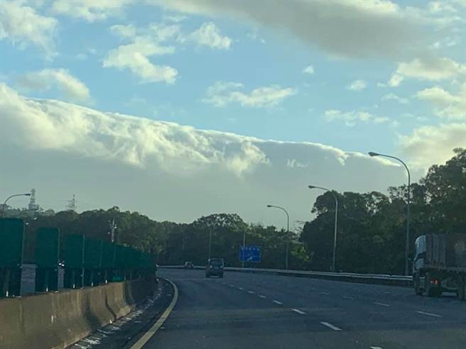 民眾在国道3号关西路段所拍摄。(图/杨世任授权提供)