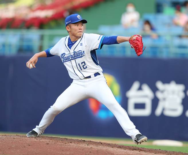 富邦悍将投手江国豪身体状况尚未达百分百，目前仍在二军调整。（资料照／陈怡诚摄）