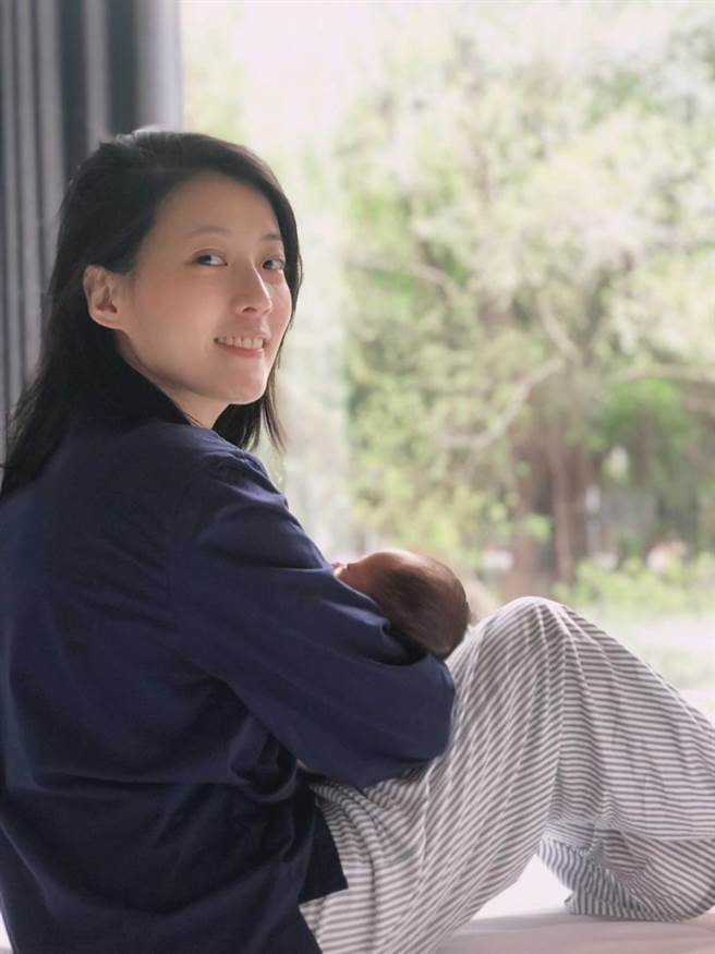 张琼方女儿小孜比预产期提早一个月来报到。