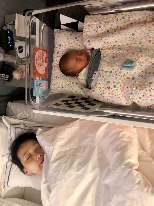 张琼方女儿小孜比预产期提早一个月来报到。