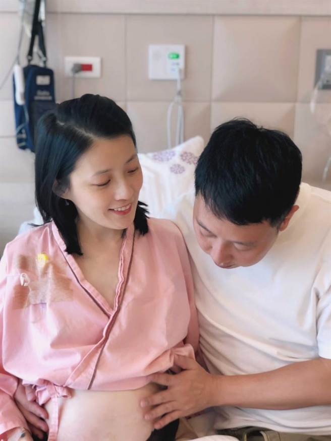 老公与妈妈在张琼方生产后都陪在一旁。