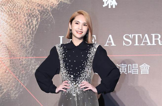 杨丞琳引用自己新歌《SINGING IN THE RAIN》的歌词「我会好好的，好好的生活」，来表达她思念和丈夫李荣浩的心声。（图／本报系资料照片）