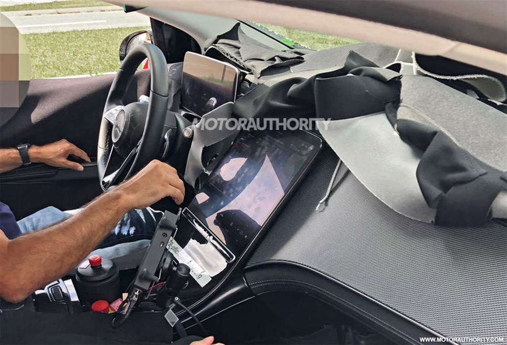 賓士 EQS 電動車內裝照曝光：配備與 S 系列類似的超大中控螢幕