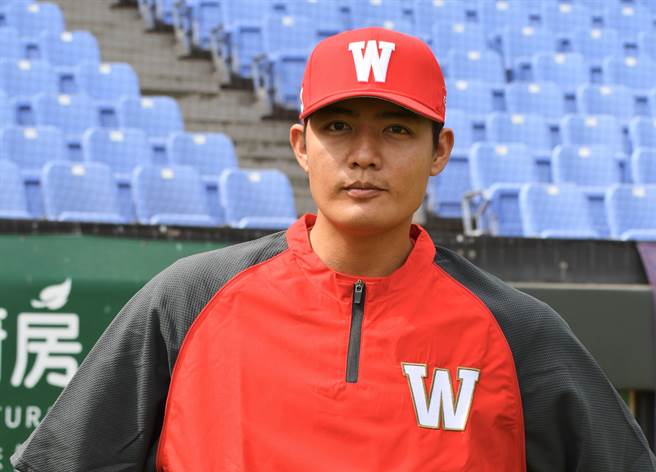 王维中成为龙状元，缔造中职史上最大约。（资料照／味全龙提供）