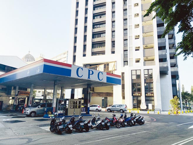 台湾中油宣布明（21）日凌晨零时起汽、柴油价格各调涨0.5元。示意图／王妙琴摄 资料照