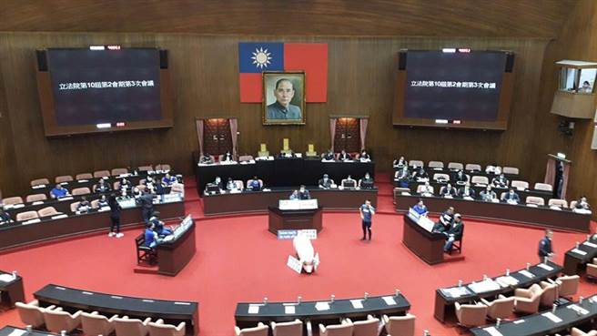 被北市議員王世堅指稱想選總統的蘇貞昌，今天被問到「你當總統的機會是不是蠻高的？」他並未否認，並謝謝各方關心指教。（朱真楷攝）