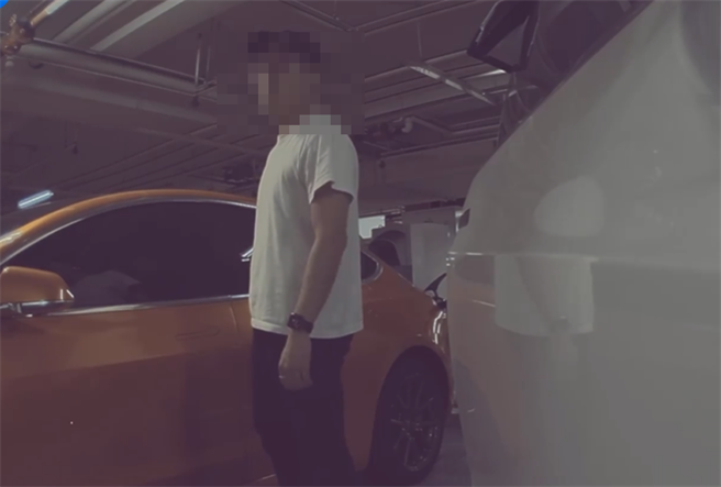 台中特斯拉快充站11日传出民眾插队爆口角，插队车主还嚣张呛「我就没水准」。（脸书社团《爆怨公社》／苏育宣翻摄）