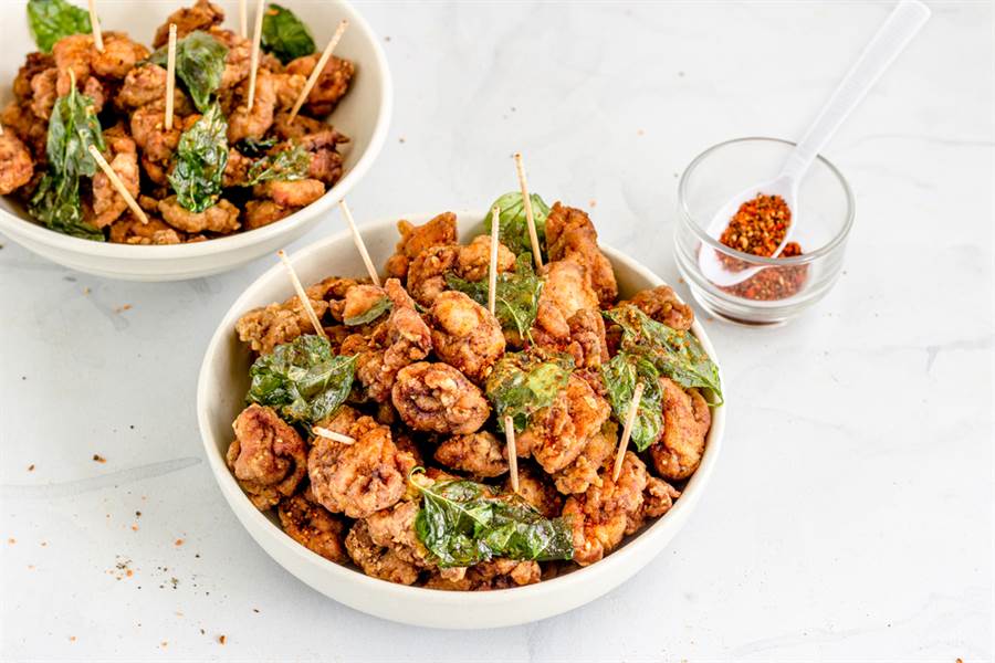 比鹹酥雞肥！營養師曝「宵夜熱量冠軍」，看似清爽的涼麵，熱量超驚人。（圖／Shutterstock）