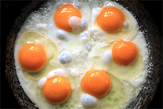 吃蛋讓膽固醇過高錯了！營養師曝真正可怕的地方