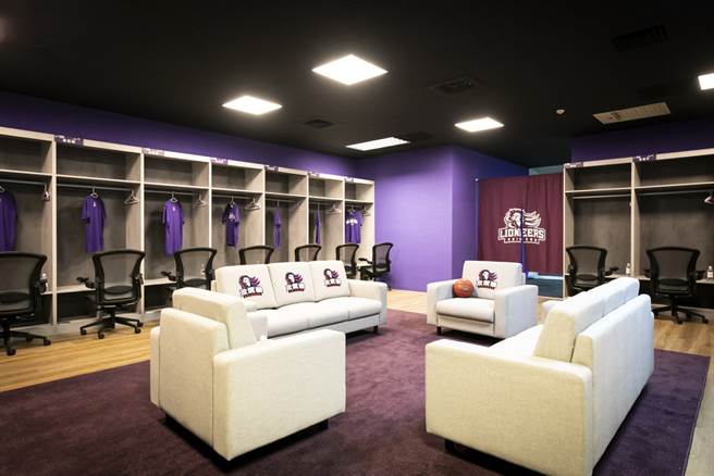 新竹县立体育馆的主场休息室内部。(攻城狮提供)