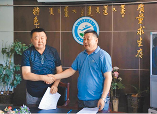 胡达来院长与帕瓦院长签署合作协议。（作者提供）