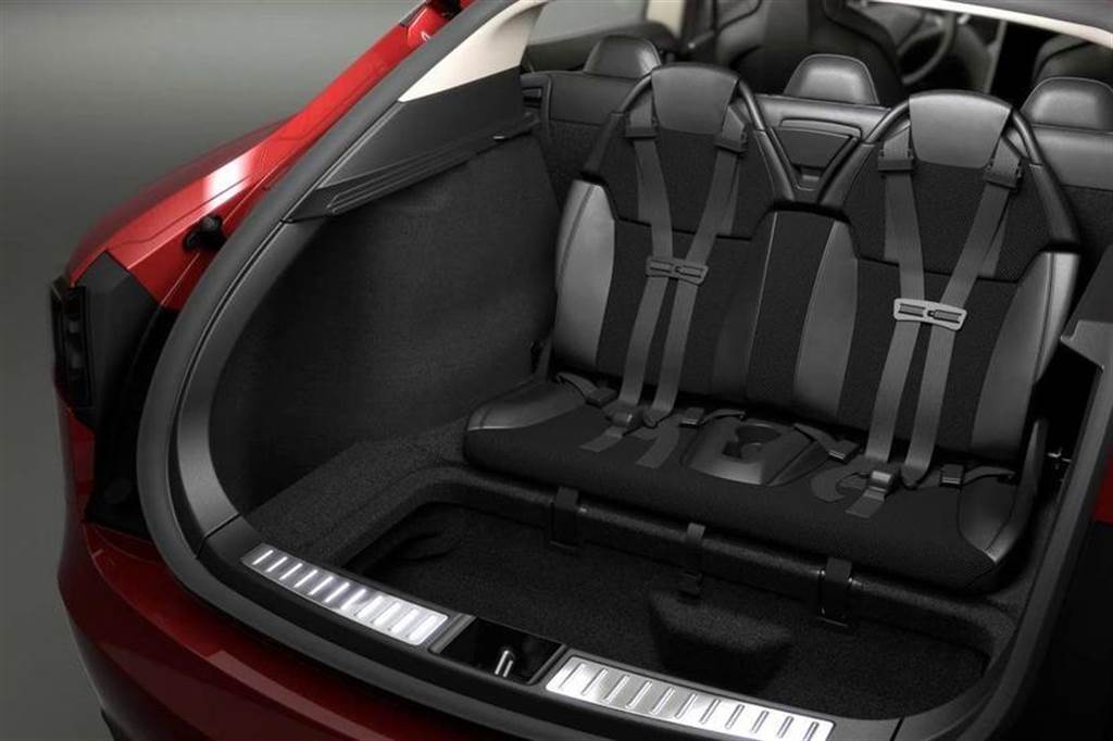 Model S 第三排座椅會復活嗎？馬斯克：很難說喔！
