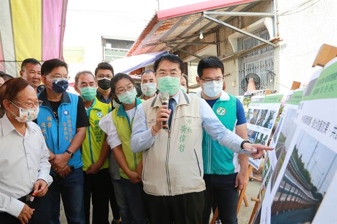 台南市白河區林初埤小南海周邊6條道路優質美化工程已近完工，市長黃偉哲16日上午前往視察。（台南市工務局提供／劉秀芬台南傳真）