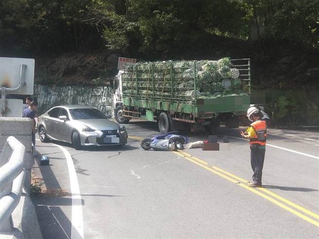 10月16日于南投台14线人止关，发生重大车祸，60岁男性断头惨死（民眾提供／黄立杰南投传真）