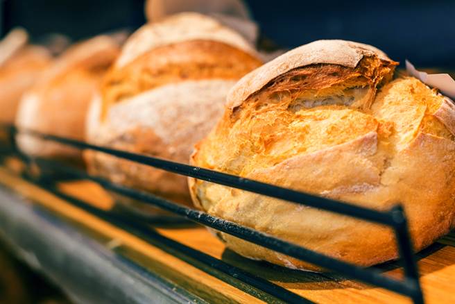 仍有不少网友认为，麵包店的麵包比超商的好吃(示意图/达志影像)