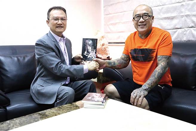 理财周刊发行人(左)洪宝山、(右)阮桥本。(图/理财周刊提供)
