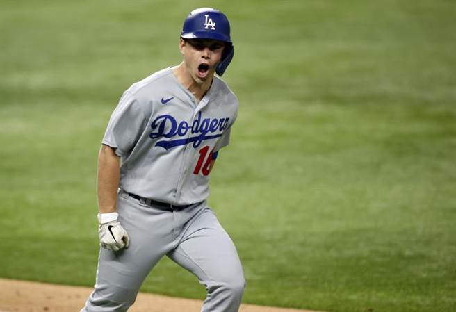 道奇主战捕手史密斯（Will Smith）在6局上的3分全垒打逆转战局。（路透）