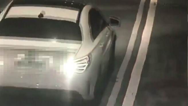 10名犯嫌当天分乘2车逃逸。（警方提供／陈鸿伟台北传真）