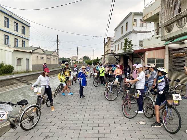 美浓水桥-乘风而骑在地导览。（高市观光局提供／柯宗纬高雄传真）