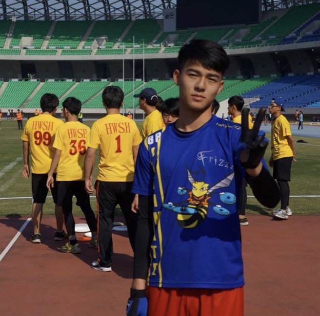 陈昊森高中加入学校飞盘队。（氧气电影提供）