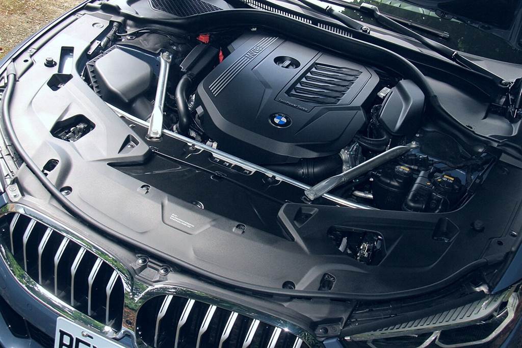 無論是動是靜，BMW 840i Gran Coupe給你滿滿「冠、酷、沛」的活力！