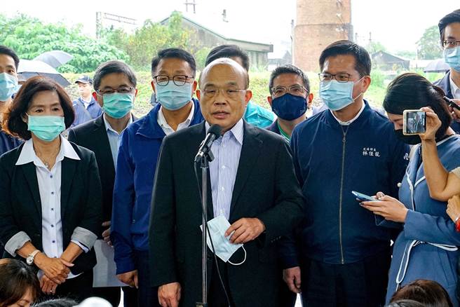 行政院長蘇貞昌今天對於暫緩50歲至64歲施打流感疫苗一事表達歉意。（李忠一攝）