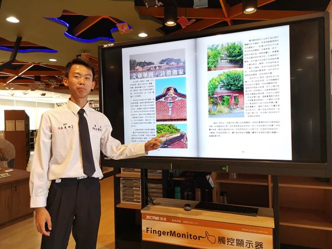 就读国立员林崇实高级工业职业学校3年级的巫秉穆，因热爱台湾传统古厝，自2018年开始与几名同样热爱古厝的年轻人，投入田野调查，至今探访超过30幢古宅。(吴建辉摄)