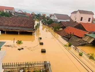 越南洪災擴大 慈善團體急調物資乾糧救助